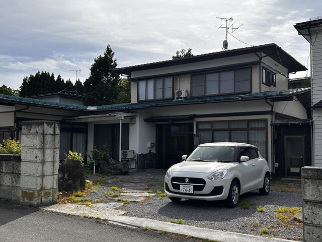 移住体験住宅外観(春)