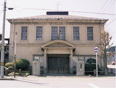 森長旅館本館の入り口側の外観写真