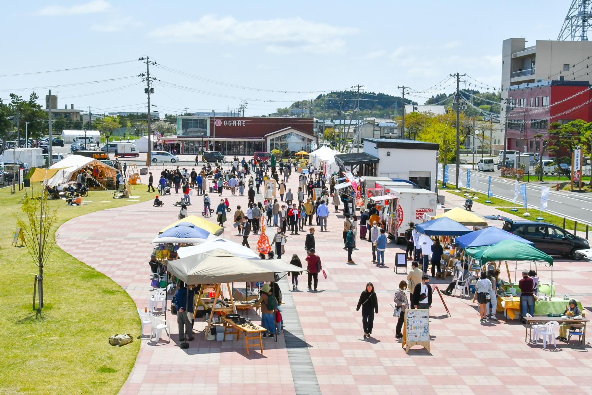 男鹿駅前広場風景