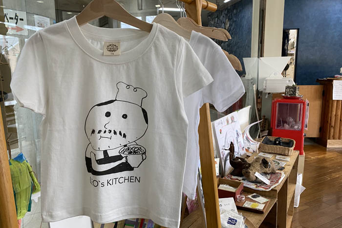 男鹿市飲食店レオズキッチンで販売されている子供のTシャツ