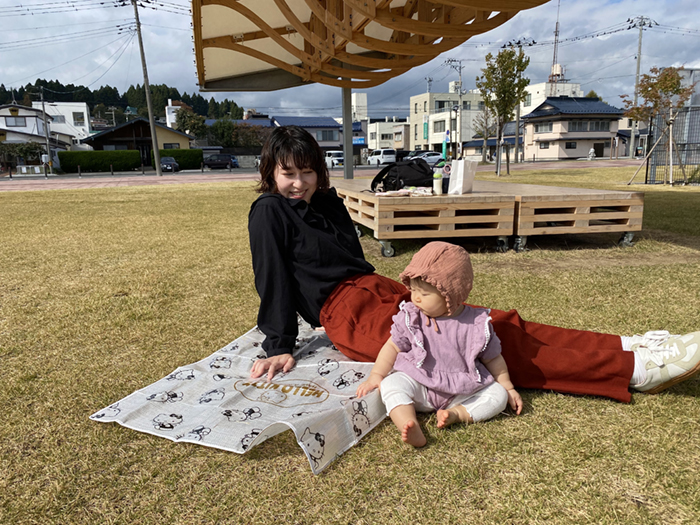 子育て中のお母さんと子供